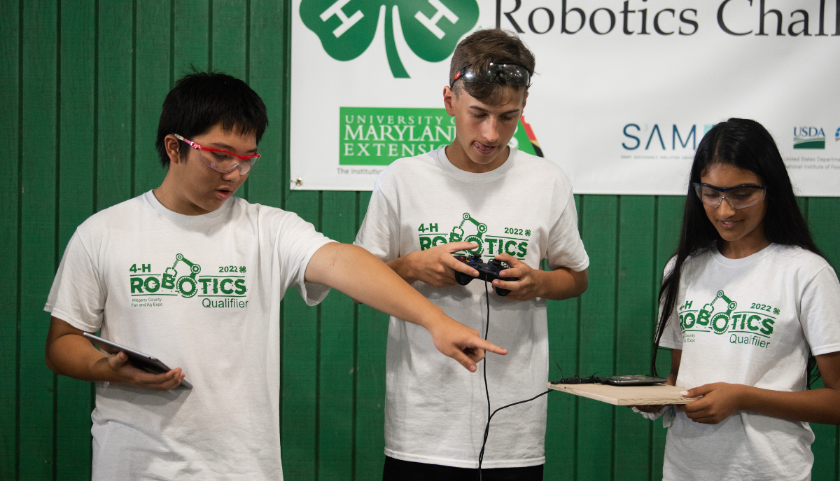 three 4-h students compete in a robotics contest