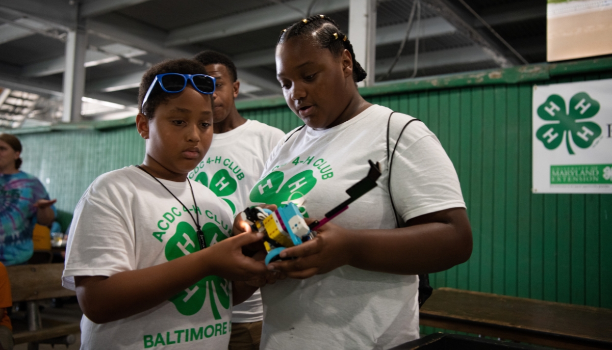 4-Hers look at their robot